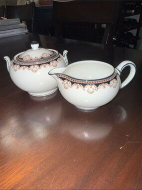 MEDICI by WEDGWOOD Bone China Creamer and Sugar Bowl W/Lid Mint Condition